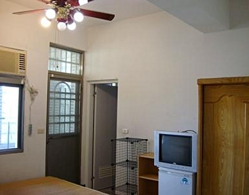 採光佳優質套房（附日立變頻冷暖氣機） - Image 3