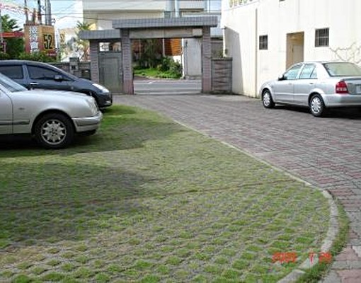 優質獨立套房,清幽庭園別墅附含平面停車位 - Image 2