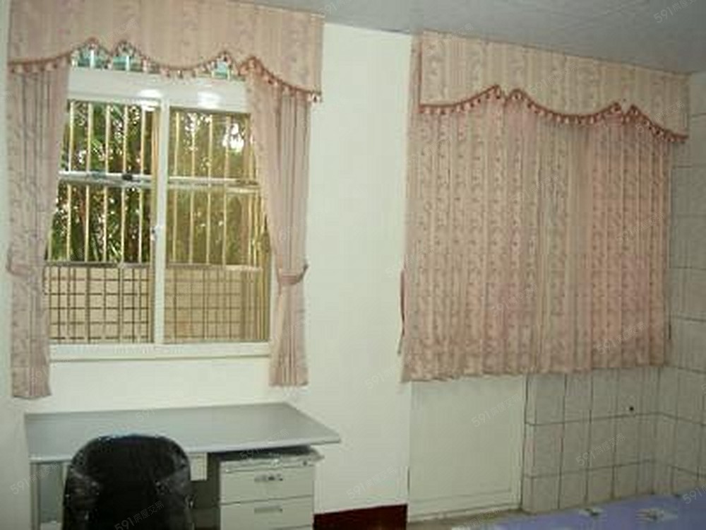 新窗帘、電腦桌