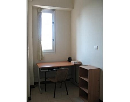 套房出租(採光佳,東區交通方便) - Image 2