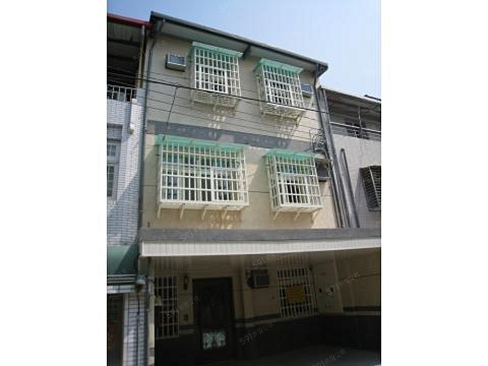 每間均有對外窗戶可吊衣服