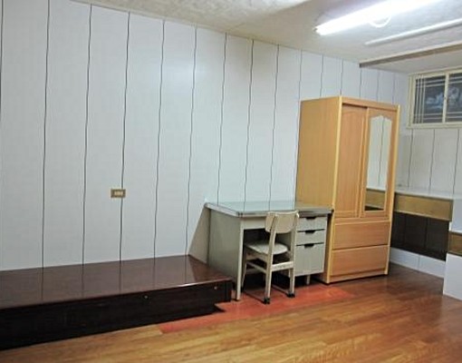 【溫馨純女性雅房出租】近賣場、醫院、市區 - Image 2