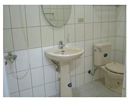 玉里市區寬敞獨立套房(重新粉刷)~歡迎入租 - Image 2