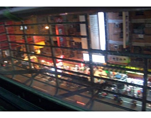 美村商圈,樓下公車,近市場學區,環境超優,可申請租補。 - Image 6