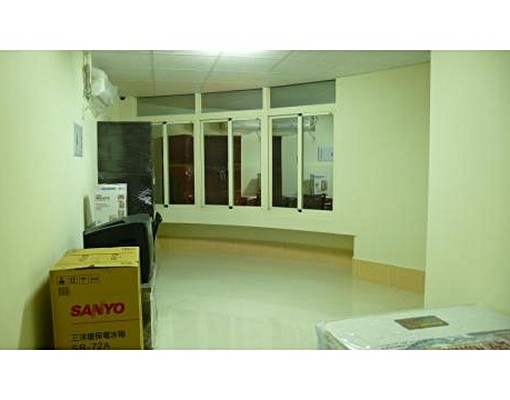 限女性,全新裝潢,全套房、近文藻 - Image 2