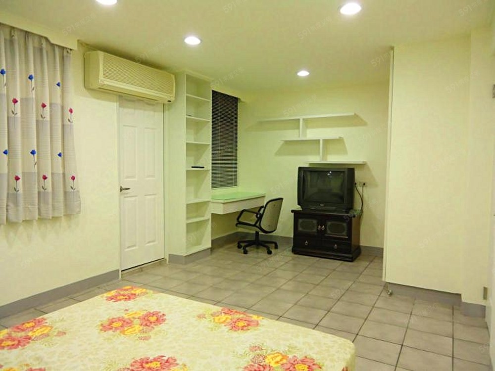 寬敞明亮的雙人房