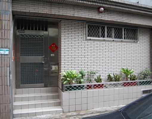 一樓挑高獨立出入精品套房 - Image 1