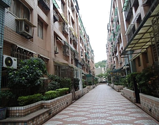 玫瑰花園城堡小豪宅~明亮＆附全新冷氣三台 - Image 1