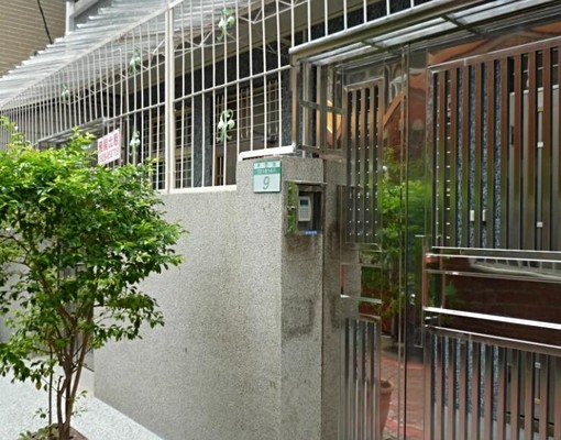 成大醫學院旁專人管理陽台窗戶光線足通風好 - Image 1