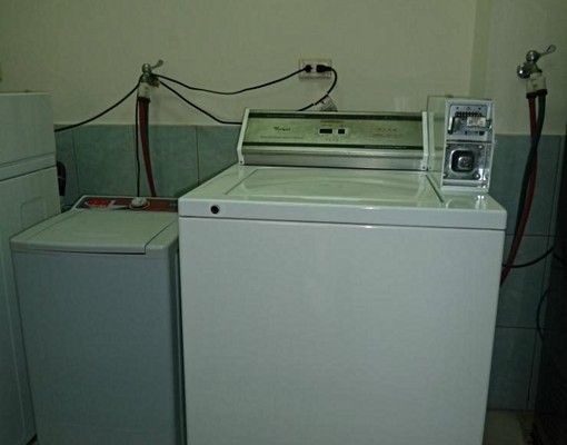 成大醫學院旁專人管理陽台窗戶光線足通風好 - Image 2