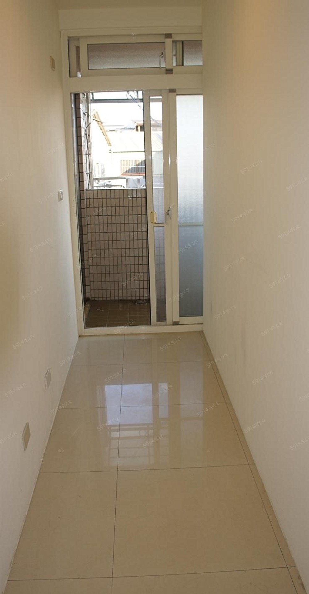 走道-乾淨明亮的公共空間