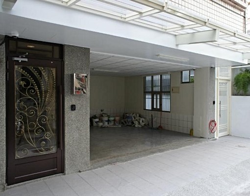 可租補租學生興大採光雙人床套房附衛浴 - Image 9