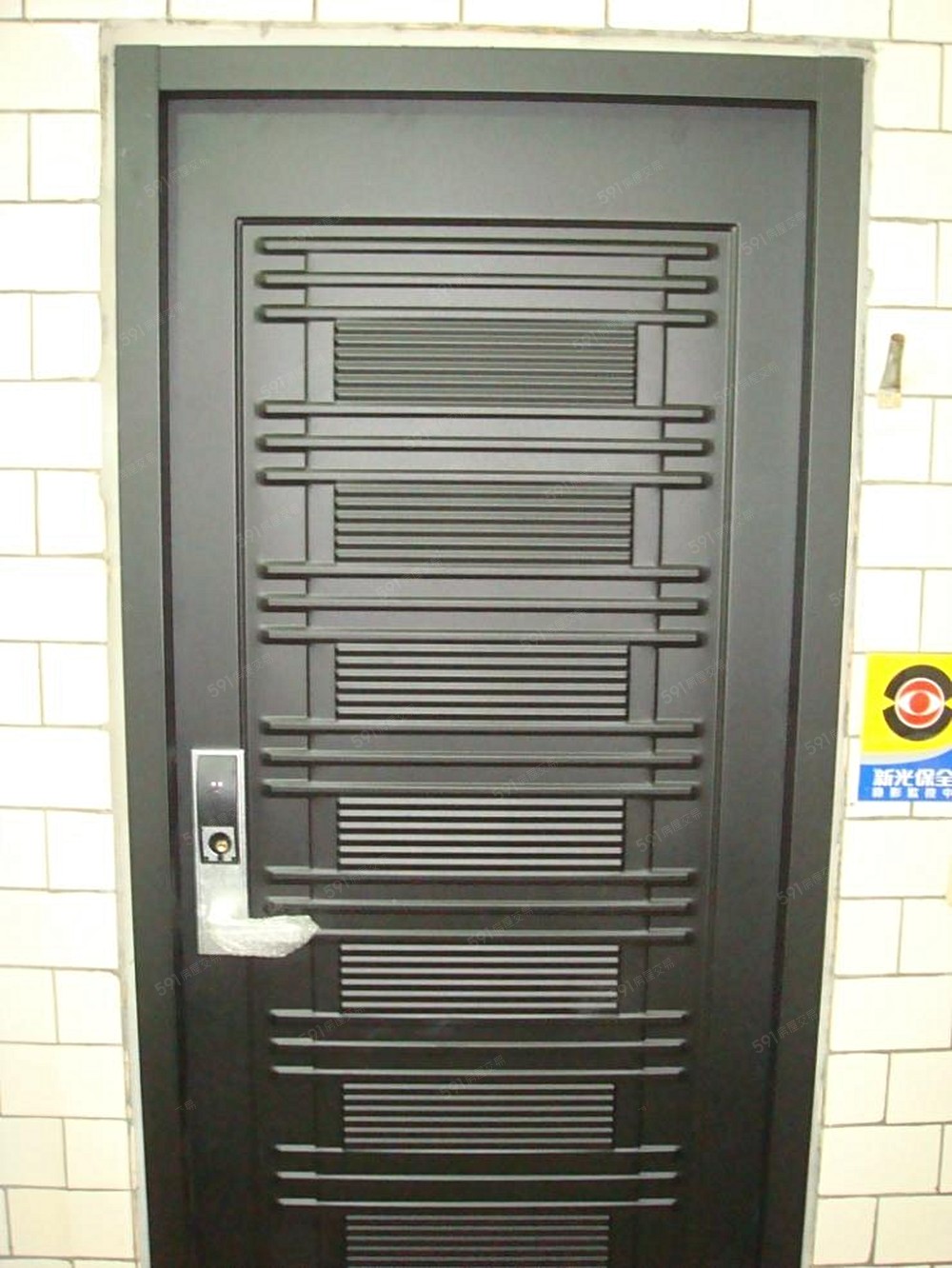 磁卡感應大門，安全性佳