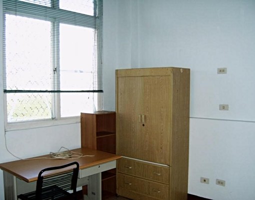 小東路套房出租包水電費4000-4500 - Image 1