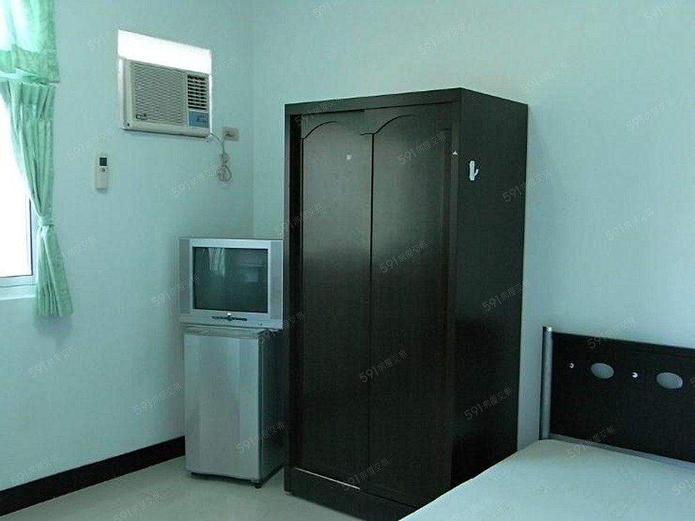 書桌.床.衣櫃.冰箱.冷氣