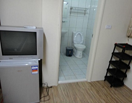 ★1分鐘就到興大.近中山醫.仁愛醫★優質便宜套房 - Image 5