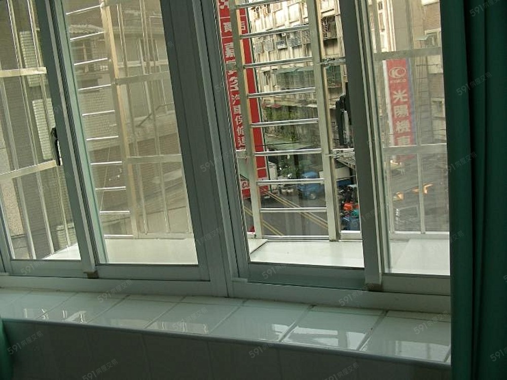 超大窗台!!
採光好~