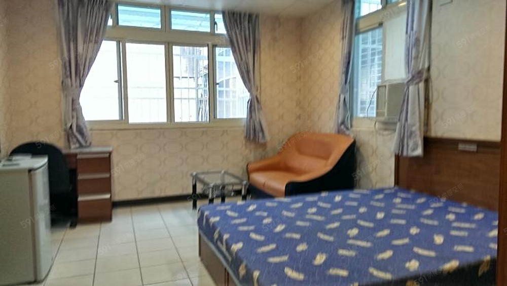 雙面採光.雙人床.溫馨舒適