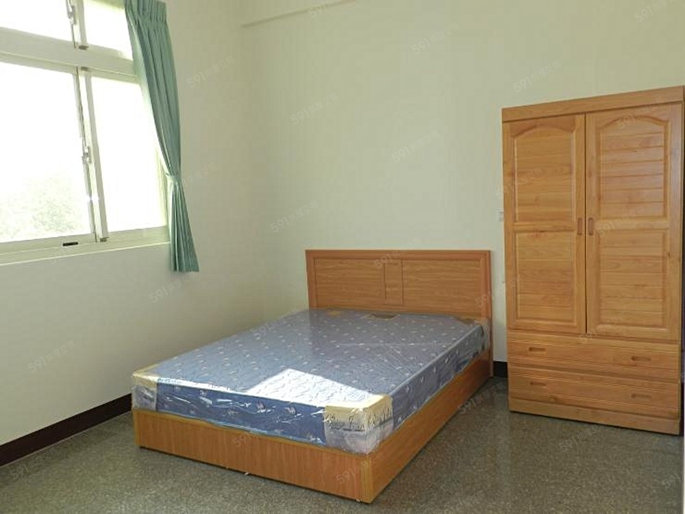 大片窗,陽光照入不潮溼