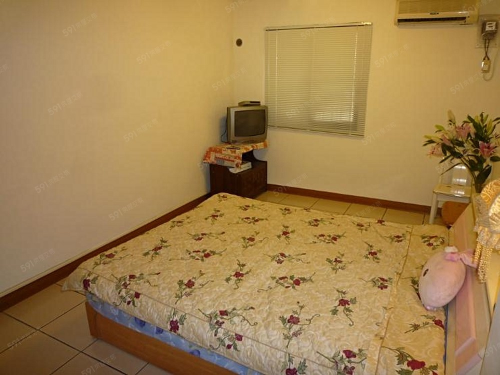 因為在巷子裡所以聽不到汽機車聲