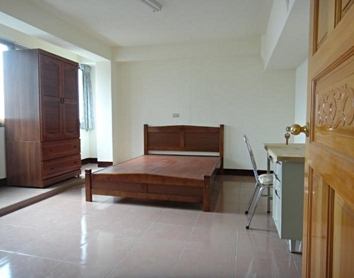 全新完工套房,生活機能便利 - Image 1