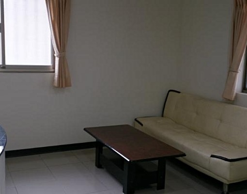 五股公寓頂樓含冷氣.網路.家具.第四台 - Image 2