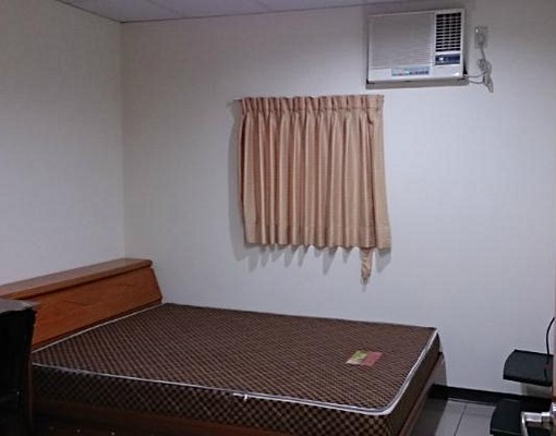 五股公寓頂樓含冷氣.網路.家具.第四台 - Image 3