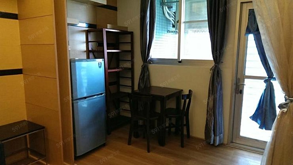 小冰箱、小餐桌