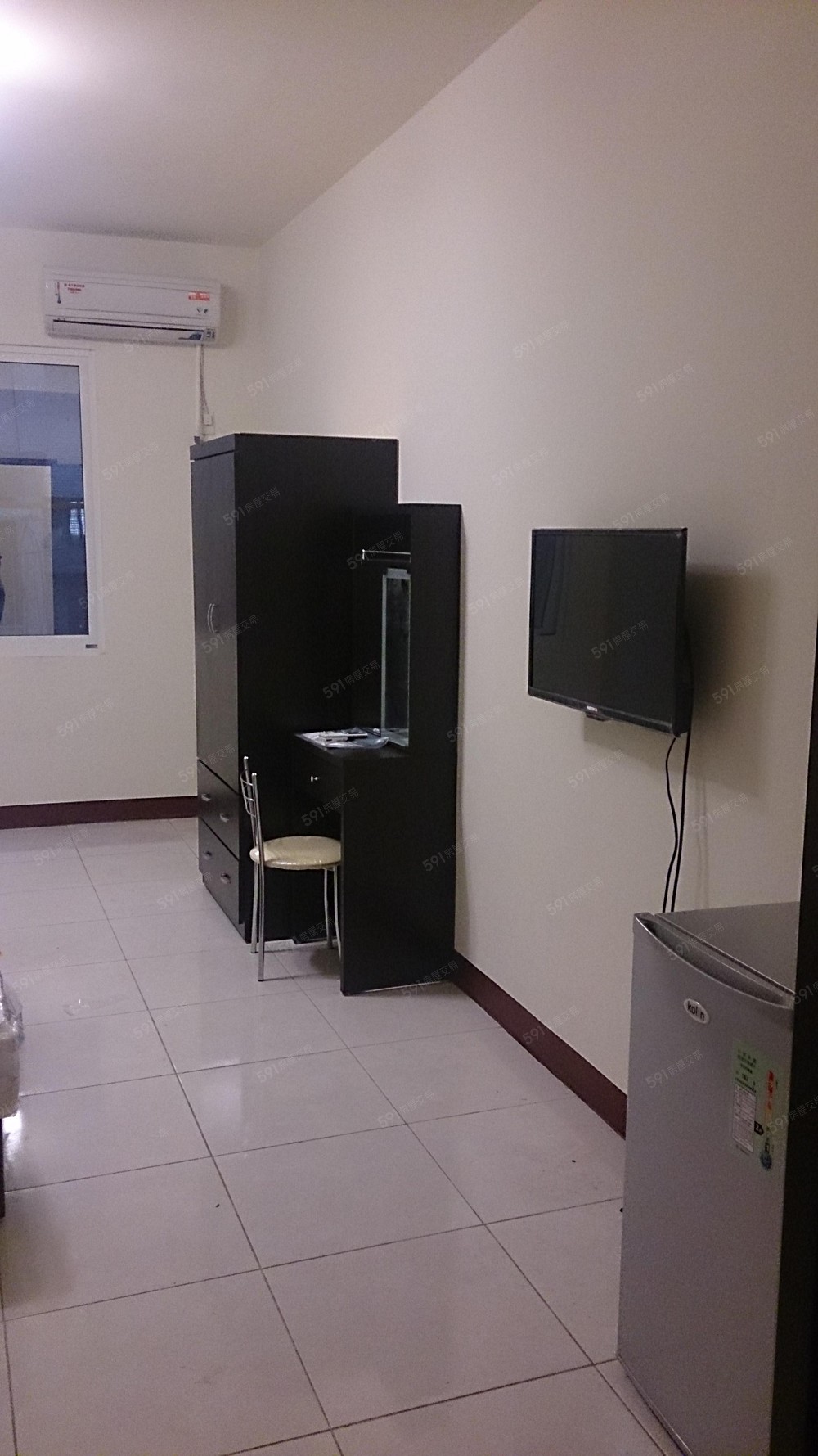 胡桃木色系家具擺設