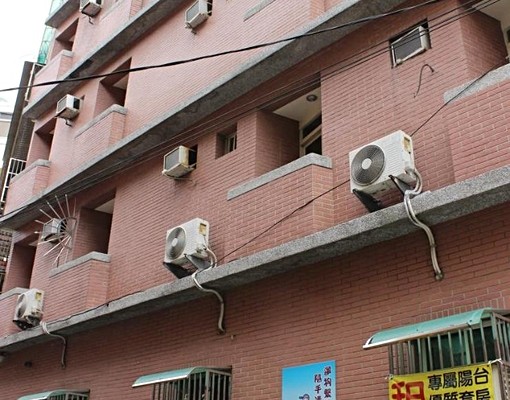 近中原大學&中壢工業區,木紋地板,全新桌椅 - Image 4