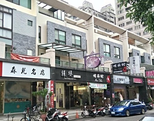 正市中心，獨立陽台洗衣機，生活機能超好! - Image 2