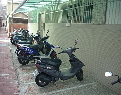 東豐路靜巷內/近成大醫院成/大社科院/火車站 - Image 10