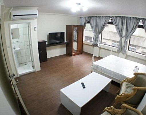 桃園市區火車站日式電梯套房空中花園最後一間(租屋補助) - Image 1