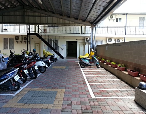 緊鄰屏商附室內停車場.飲水機.垃圾子車 - Image 5