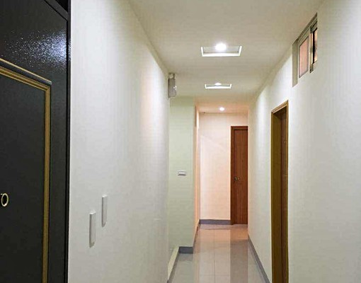 屋主自租三民高中站全新裝潢供網路 - Image 1