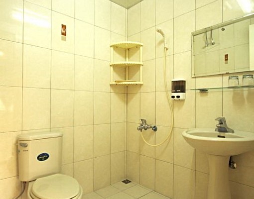 鎮市區.交通.環境佳.優質套房出租! - Image 6