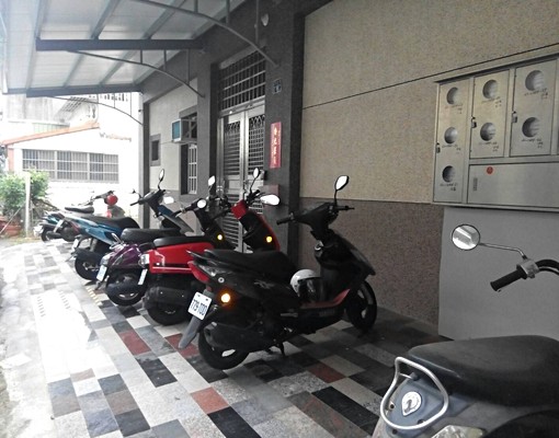 套房出租附單人洗衣機、汽機車停車位 - Image 2