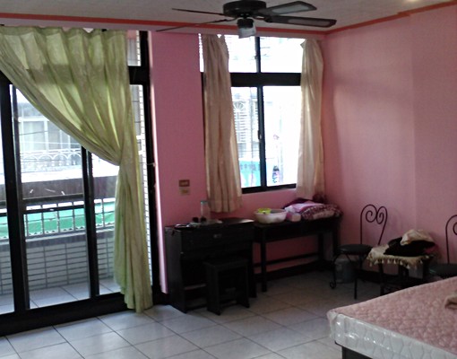 大別墅大空間可住兩人以上三面採光空氣清新 - Image 9