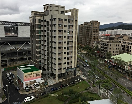 近三總、網球運動中心、面公園101景觀宅 - Image 9