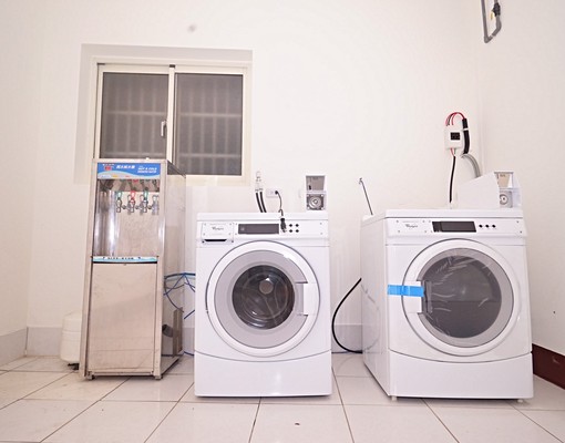 近中科,水湳,逢甲,全新套房交通方便 - Image 1