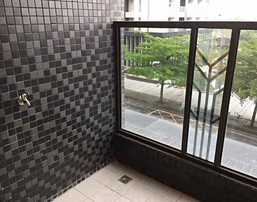 三房兩廳百萬裝潢全新附車位 - Image 4