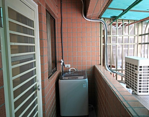 電梯華廈,溫馨獨立套房,房房東自租 - Image 1