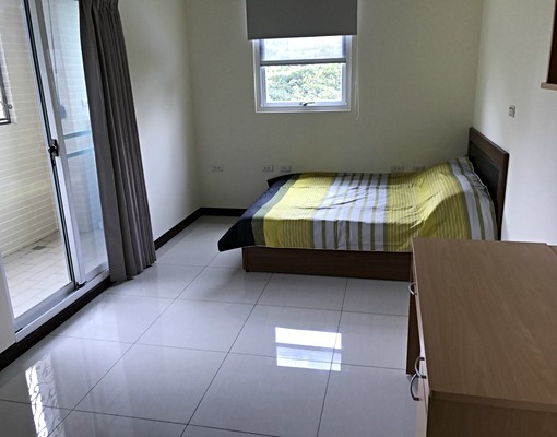 全新透天厝,面公園,近中華醫專 - Image 1