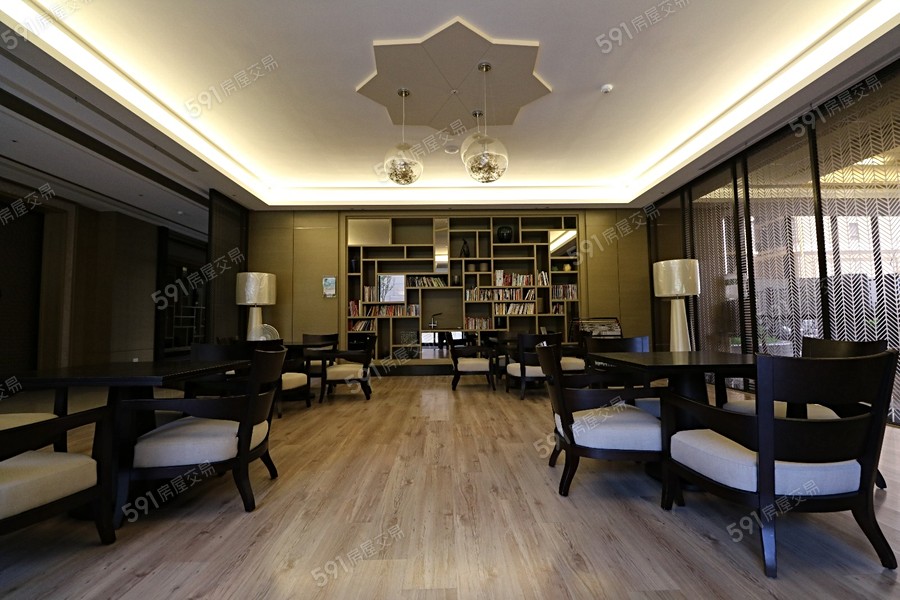 浩瀚大學漾實景圖