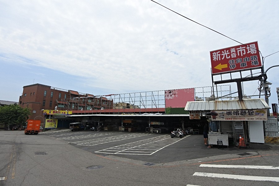 還沒開就去拍的新光黃昏市場