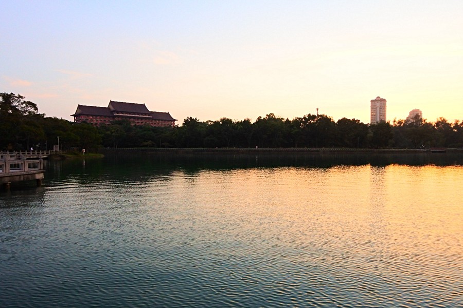 阿宅去的晚了索性看個日落