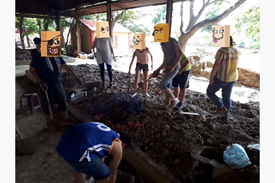 出賣同事控土窯團