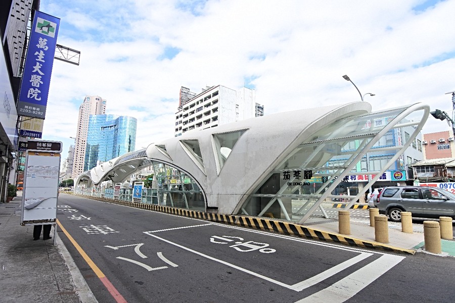 茄苳臺灣大道幹線公車站與站牌