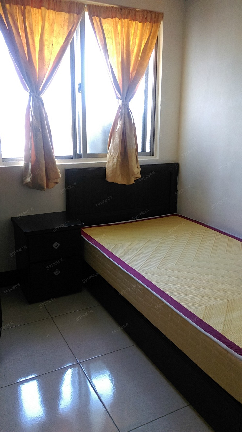 窗外有花架可曬衣服