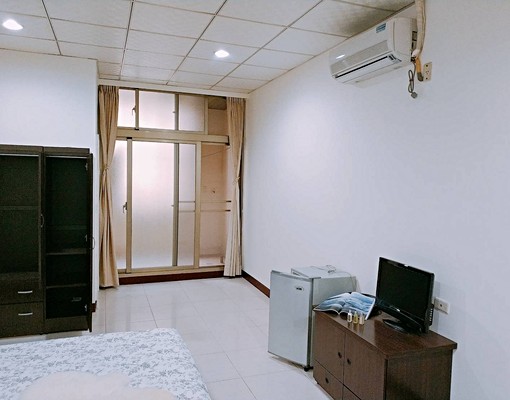 陽台專人倒垃圾台電市中心大套房可寵物 - Image 5